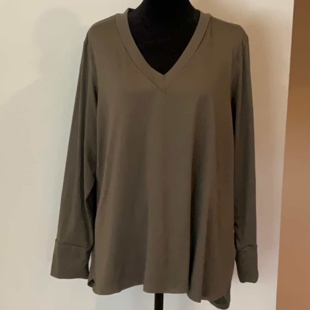 Bobeau Slate Gray V-Neck Long Sleeve Top